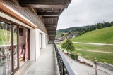 Lou-Baitandys-balcon-vue-piste-location-appartement-chalet-Les-Gets