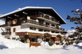 Lou-Baitandys-exterieur-hiver-location-appartement-chalet-Les-Gets