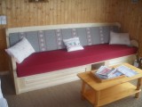 Lou-Paradou-salon-canape-location-appartement-chalet-Les-Gets