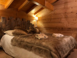 Manolou-chambre-lit-double-location-appartement-chalet-Les-Gets