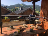 Manolou-extérieur-ete-vue-terrasse-location-appartement-chalet-Les-Gets