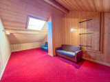Marly-3-salle-canapes-location-chalet-appartement-Les-Gets