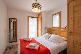 Maroussia-C2-chambre-lit-double-location-appartement-chalet-Les-Gets