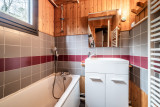 Moudon-Chalet17-intérieur-salle-bain-location-appartement-chalet-Les-Gets