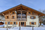 outside-14817515