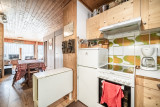 Pied-de-Adroit-5-cuisine-salle-a-manger-location-appartement-chalet-Les-Gets