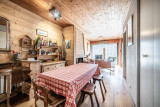 Pied-de-Adroit-5-sejour-cuisne-salon-salle-a-manger-location-appartement-chalet-Les-Gets