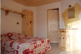 Refuge-chambre-lit-double-location-appartement-chalet-Les-Gets
