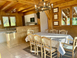 Rocali-salle-a-manger-cuisine-location-appartement-chalet-Les-Gets