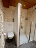 Rocali-salle-de-bain-en-suite-douche-location-appartement-chalet-Les-Gets