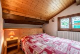 Roitelet-Les-Aires-chambre-lit-double-location-appartement-chalet-Les-Gets