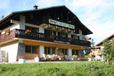 Sherpa-Myrtille-exterieur-ete-location-appartement-chalet-Les-Gets