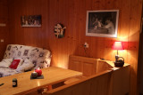 Sherpa-Myrtille-salon-coin-repas-location-appartement-chalet-Les-Gets