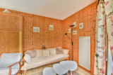 Soleil-de-minuit-salon-salle-a-manger-cuisine-location-appartement-chalet-les-gets