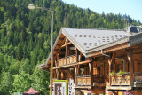 Suite-de-l-Alpe-Aiguille-du-Midi-exterieur-ete-location-appartement-chalet-Les-Gets