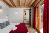 Suite-de-l-Alpe-Marcelly-chambre-en-suite-lit-double-location-appartement-chalet-Les-Gets