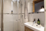 Suite-de-l-Alpe-Marcelly-salle-de-bain-douche-location-appartement-chalet-Les-Gets