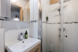 Suite-de-l-Alpe-Mont-Blanc-salle-de-bain-douche-location-appartement-chalet-Les-Gets