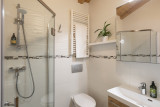 Suite-de-l-Alpe-Mont-Chery-salle-de-bain-douche-location-appartement-chalet-Les-Gets