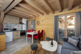Suite-de-l-Alpe-Mont-Chery-salon-salle-a-manger-cuisine-location-appartement-chalet-Les-Gets
