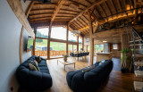 teka-roof-top-salle-a-manger-salon-cuisine-vue-pistes-location-appartement-chalet-Les-Gets