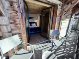 Teleporte-chambre-piste-bleue-lit-double-balcon-location-appartement-chalet-Les-Gets