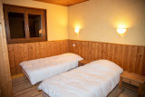Toure-1-chambre-lit-simple-location-appartement-chalet-Les-Gets