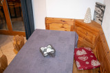 Toure-2-salle-a-manger-appartement-chalet-Les-Gets