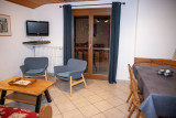 Toure-2-salle-a-manger-location-appartement-chalet-Les-Gets