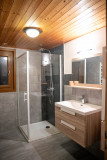 Toure-2-salle-de-bain-location-appartement-chalet-Les-Gets