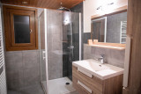 Toure-2-salle-de-bain-location-appartement-chalet-Les-Gets