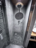 Virolet-chambre-piste-bleue-salle-de-bain-douche-location-appartement-chalet-Les-Gets