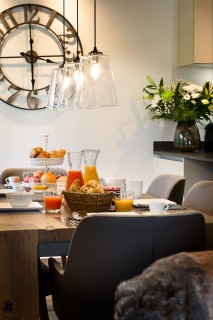 Annapurna-B104-table-repas-location-appartement-chalet-Les-Gets