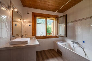 Arolle-Bouquetin-salle-de-bain-location-appartement-chalet-Les-Gets Arolle-Bouquetin-salle-de-bain-location-appartement-chalet-Les-Gets