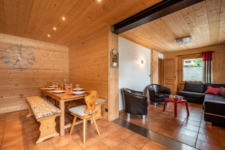 Arolle-Bouquetin-table-repas-location-appartement-chalet-Les-Gets Arolle-Bouquetin-table-repas-location-appartement-chalet-Les-Gets