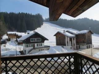 Bois-de-Lune-22-balcon-vue-piste-location-appartement-chalet-Les-Gets Bois-de-Lune-22-balcon-vue-piste-location-appartement-chalet-Les-Gets