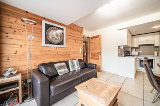 Cristal-2-salon-cuisine-salle-a-manger-location-appartement-chalet-Les-Gets