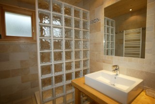 Isba-4-salle-de-bain-location-appartement-chalet-Les-Gets