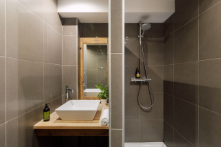 La-Rocade-1-salle-de-bain-douche-location-appartement-chalet-Les-Gets