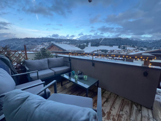 Premiere-loge-1-terrasse-location-appartement-chalet-Les-Gets Premiere-loge-1-terrasse-location-appartement-chalet-Les-Gets