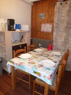 Ranfolly-B6-table-a-manger-location-appartement-chalet-Les-Gets Ranfolly-B6-table-a-manger-location-appartement-chalet-Les-Gets