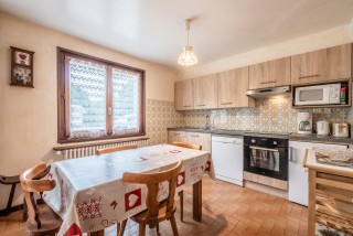 Roitelet-Les-Plagnes-sejour-cuisine-salle-a-manger-chalet-location-appartement-chalet-Les-Gets