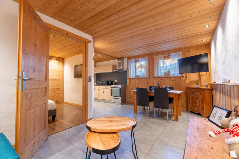 02-virolet-cosy-fenetre-19382362-location-appartement-chalet-Les-Gets