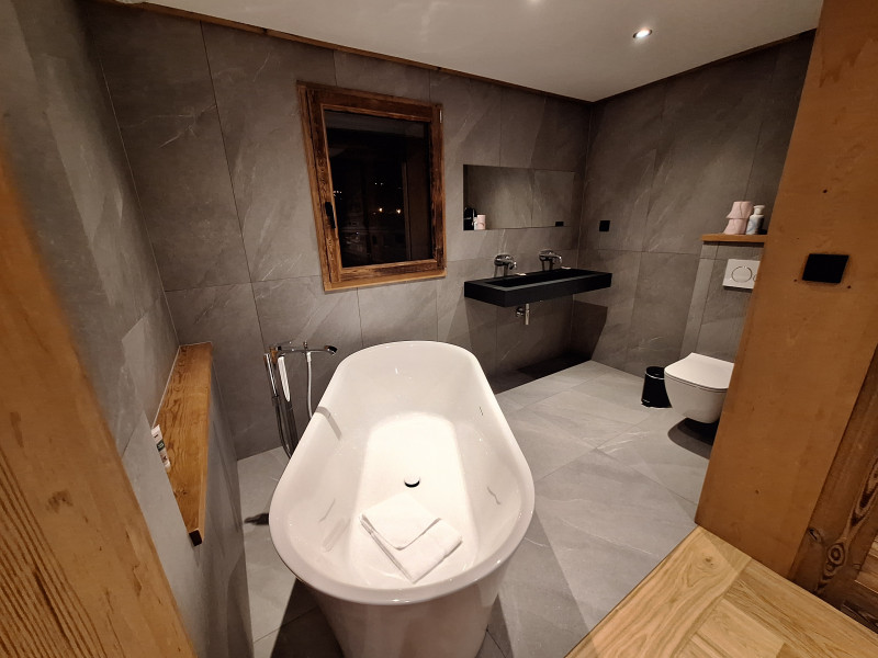 11-teka-adret-baignoire-location-appartement-chalet-les-gets-15391862