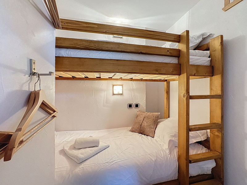 athena-barnes_00026 athena-barnes_00026