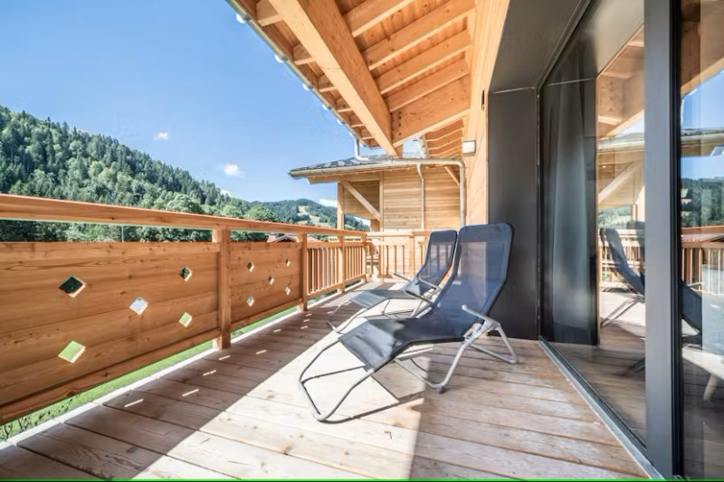 2023-06-elouera-14-balcon-terrasse-location-chalet-appartement-les-gets-14327339