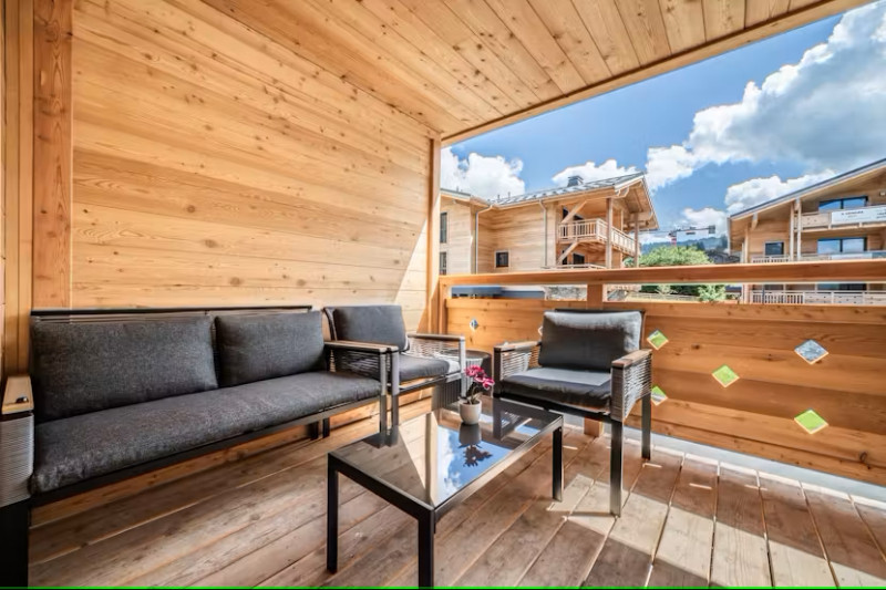 2023-06-elouera-17-balcon-terrasse-location-chalet-appartement-les-gets-14327341