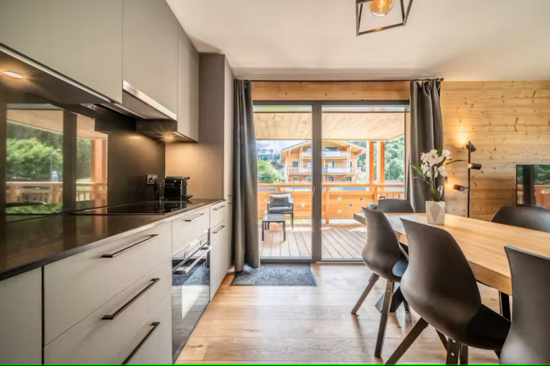 2023-06-elouera-18-salleamanger-location-chalet-appartement-les-gets-14327342