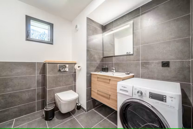 2023-06-elouera-19-sdb1-location-chalet-appartement-les-gets-14327343