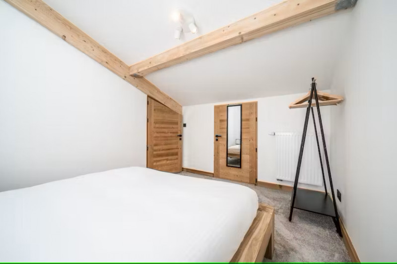 2023-06-elouera-37-chambre4-location-chalet-appartement-les-gets-14327359